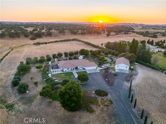 5570 Rancho La Loma Linda Drive, Paso Robles CA: https://media.crmls.org/medias/2d132eff-a680-4401-b6e5-244e024c0197.jpg