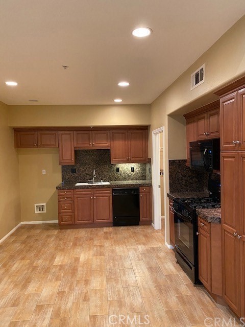 2d148948 3708 4002 B816 5dd498f0d737