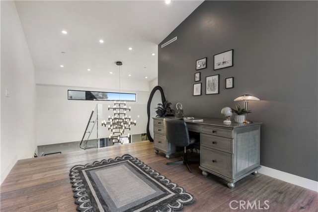 Detail Gallery Image 20 of 47 For 18296 Karen Dr, Tarzana,  CA 91356 - 5 Beds | 6 Baths