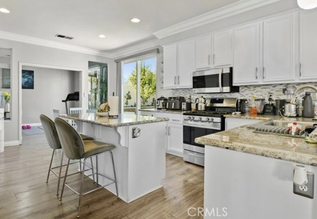 Detail Gallery Image 3 of 25 For 3740 Coleville, Corona,  CA 92881 - 4 Beds | 3 Baths