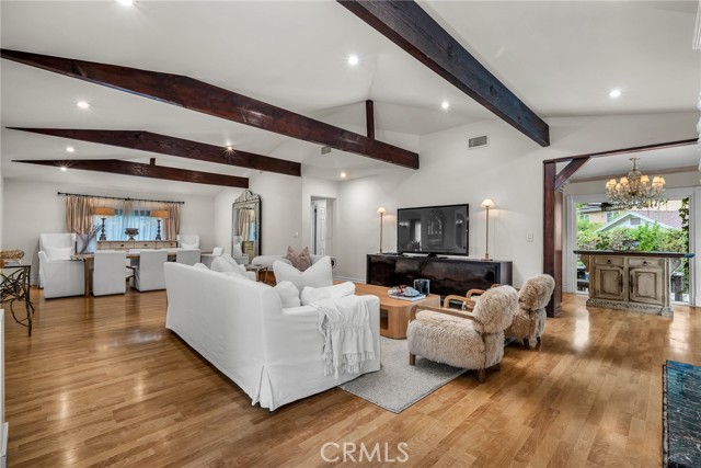 Detail Gallery Image 5 of 34 For 22015 Independencia St, Woodland Hills,  CA 91364 - 3 Beds | 2 Baths