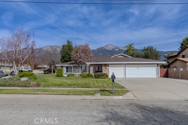 Detail Gallery Image 4 of 52 For 9588 Highland Ave, Rancho Cucamonga,  CA 91737 - 4 Beds | 2 Baths