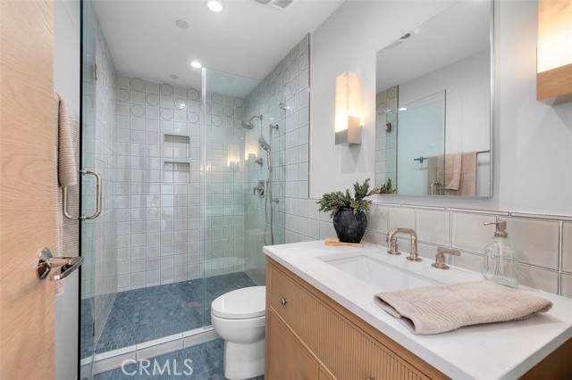 555 Esplanade, Redondo Beach CA: https://media.crmls.org/medias/2d18a84a-feeb-4baa-ae19-054b8beba69b.jpg