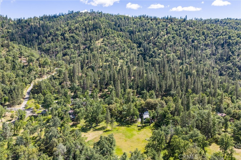https://media.crmls.org/medias/2d18e4fd-f629-4fb7-be23-451b5355a43a.jpg?preset=X-Large
