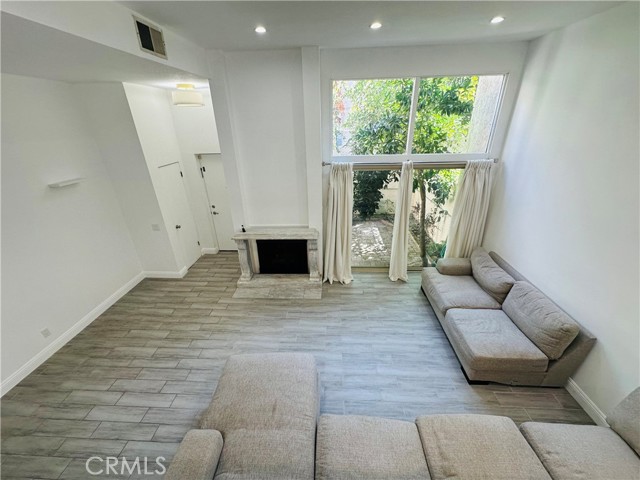 Detail Gallery Image 13 of 28 For 6238 1/2 Shoup Ave, Woodland Hills,  CA 91367 - 2 Beds | 2/1 Baths