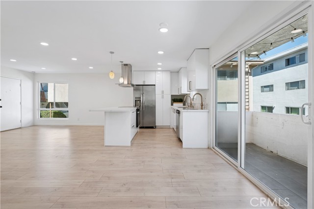 Detail Gallery Image 8 of 35 For 5330 Zelzah Ave #7,  Encino,  CA 91316 - 2 Beds | 2 Baths