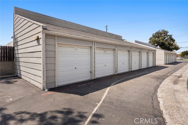 2410 W Orangethorpe Avenue, Fullerton CA: https://media.crmls.org/medias/2d1a813e-5d2d-487d-91f4-ce1a1818679e.jpg
