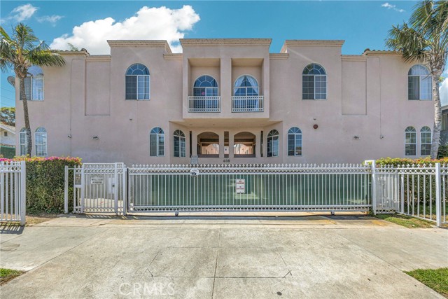 408 W Queen Street, Inglewood CA: https://media.crmls.org/medias/2d1b0308-0cb8-418c-9827-e2333b252670.jpg