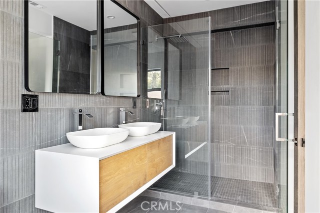 Detail Gallery Image 15 of 17 For 528 N Flores St #101,  West Hollywood,  CA 90048 - 2 Beds | 2/1 Baths