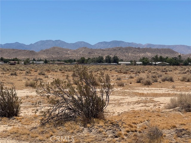 0 E Avenue M, Lake Los Angeles CA: https://media.crmls.org/medias/2d1ce40b-3c33-462e-89c2-3ab16dc10233.jpg