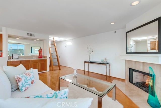 Detail Gallery Image 14 of 74 For 669 W 40th St #4,  San Pedro,  CA 90731 - 3 Beds | 2/1 Baths