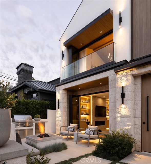 412 Heliotrope Avenue, Corona del Mar CA: https://media.crmls.org/medias/2d1ea90b-11ce-4790-b9f7-db46f40e4e80.jpg