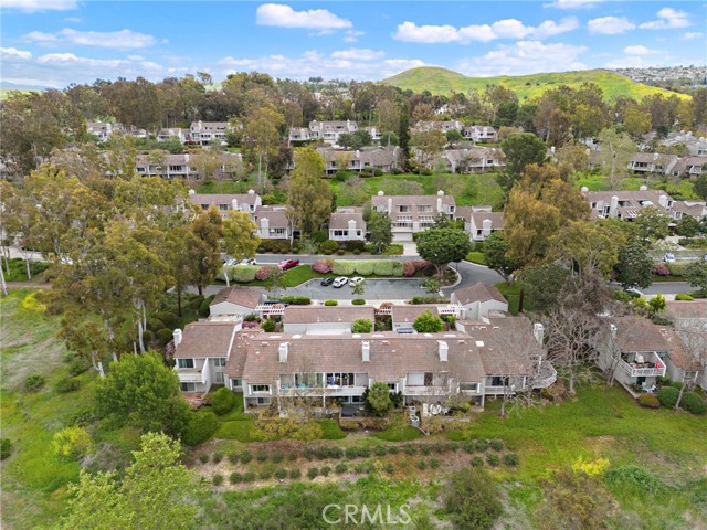 21 Rustling Wind, Irvine CA: https://media.crmls.org/medias/2d1fe5c4-710f-47a0-bc32-ecd016d29842.jpg