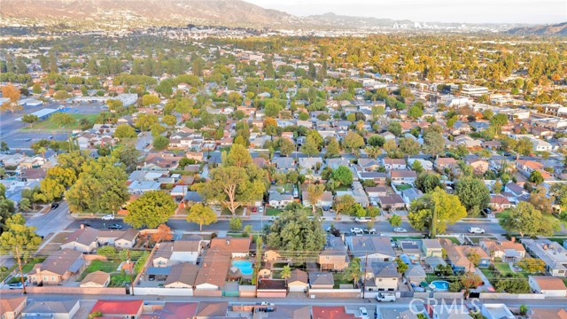 Detail Gallery Image 35 of 37 For 1527 N Avon St, Burbank,  CA 91505 - 4 Beds | 1 Baths