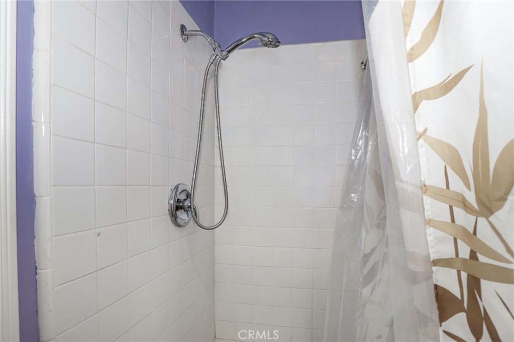 https://media.crmls.org/medias/2d21278d-710d-4422-af88-77e8f6c06ab8.jpg?preset=X-Large