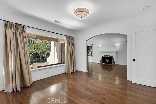 Detail Gallery Image 9 of 36 For 14627 Killion St, Sherman Oaks,  CA 91411 - 2 Beds | 2 Baths