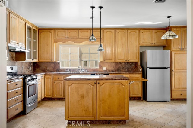 2225 East Glenoaks Boulevard photo 11