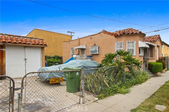 159 E 105th Street, Los Angeles CA: https://media.crmls.org/medias/2d21e938-941e-4c40-924a-fe8618734328.jpg
