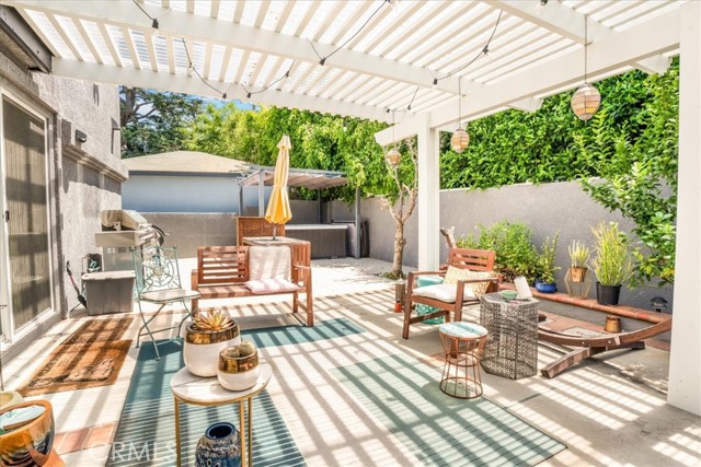 2481 S Bundy Drive, Los Angeles CA: https://media.crmls.org/medias/2d221666-6d2d-444e-9230-a8c308942bb2.jpg