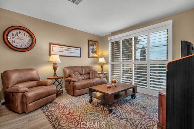 Detail Gallery Image 3 of 30 For 1448 Patricia #203,  Simi Valley,  CA 93065 - 3 Beds | 2/1 Baths