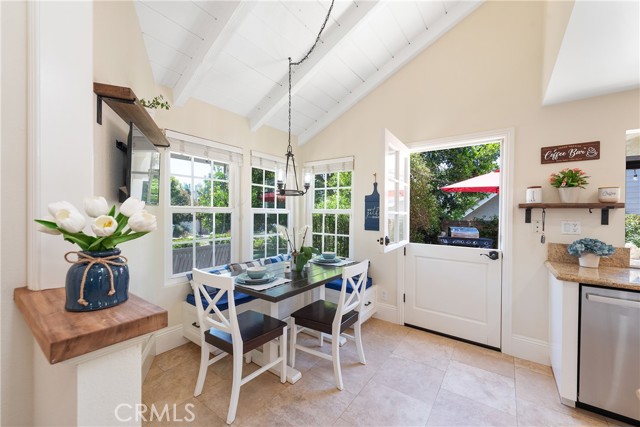 968 Saddlehorn Place, Newbury Park CA: https://media.crmls.org/medias/2d237467-2329-4514-8383-8b984e50d19d.jpg