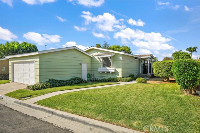 Detail Gallery Image 2 of 32 For 5625 Greenbriar Dr, Yorba Linda,  CA 92887 - 3 Beds | 2 Baths