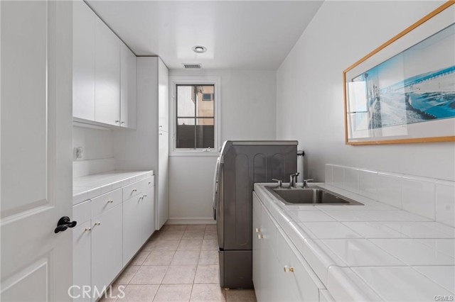 Detail Gallery Image 16 of 18 For 1002 5th St, Hermosa Beach,  CA 90254 - 5 Beds | 4/1 Baths