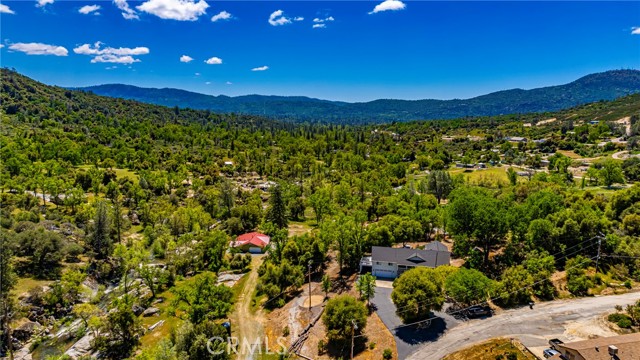 Detail Gallery Image 4 of 73 For 41715 River Falls Rd, Oakhurst,  CA 93644 - 3 Beds | 3 Baths