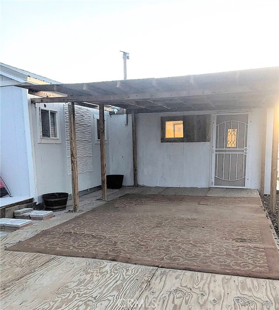 79032 Indian Trail, 29 Palms CA: https://media.crmls.org/medias/2d25d1e0-c4d0-48db-9c8c-8c190719a2ac.jpg