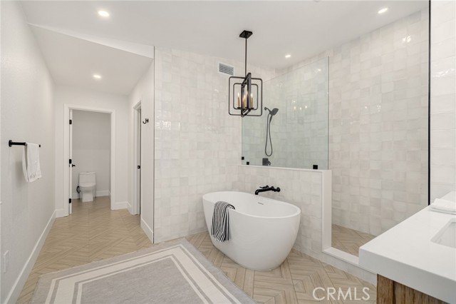 24362 Via Santa Clara, Mission Viejo CA: https://media.crmls.org/medias/2d2633e3-9b37-48c4-9eee-4aa8ced26e5f.jpg