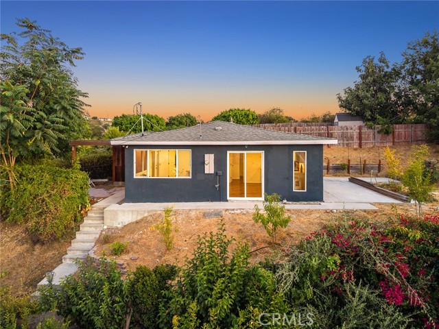 304 W Graves Avenue, Monterey Park CA: https://media.crmls.org/medias/2d26c039-cda0-4f61-96e0-280ef6355382.jpg