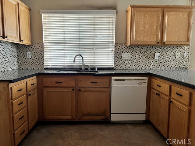 Detail Gallery Image 12 of 35 For 11472 Magnolia St, Corona,  CA 92883 - 3 Beds | 2 Baths