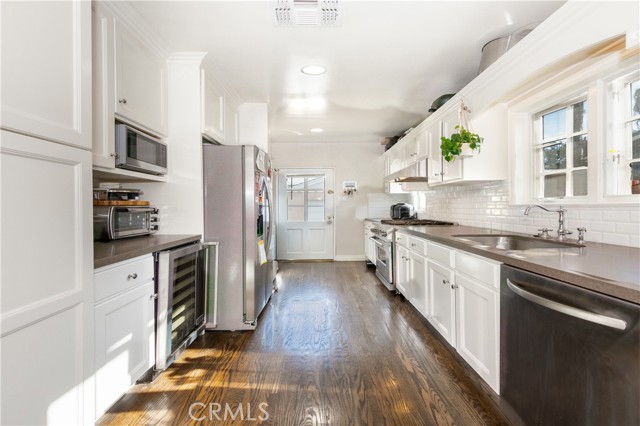 Detail Gallery Image 10 of 27 For 4182 Greenbush, Sherman Oaks,  CA 91423 - 3 Beds | 2 Baths