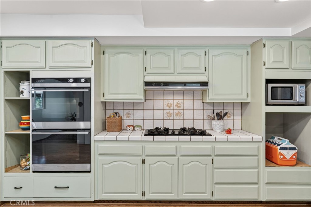 https://media.crmls.org/medias/2d27c876-88be-4dbc-9516-7e5ef99761b0.jpg?preset=X-Large