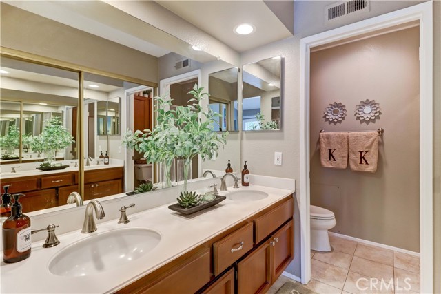 21982 Kitridge, Mission Viejo CA: https://media.crmls.org/medias/2d281bac-3567-4f71-940e-d76d100f16cd.jpg