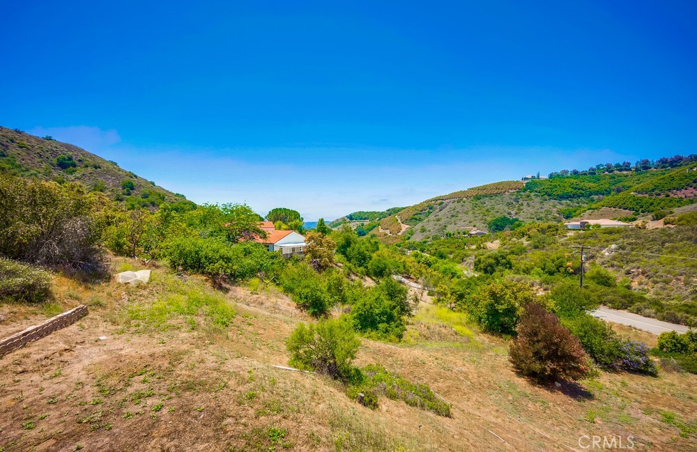 https://media.crmls.org/medias/2d281e05-98ac-4727-9101-379e447614fa.jpg?preset=X-Large