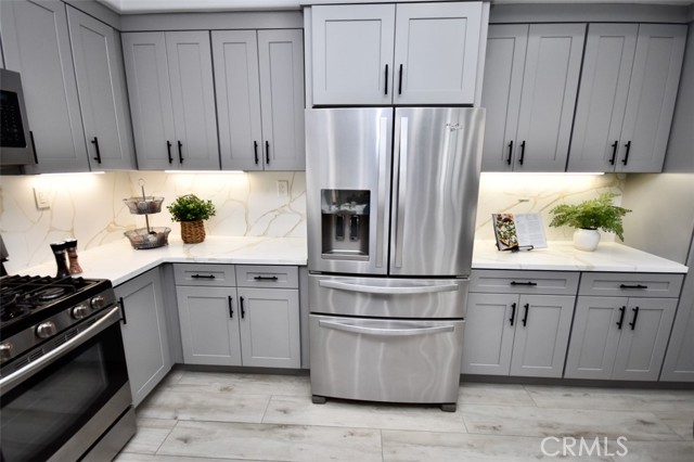 Detail Gallery Image 17 of 51 For 26 Santa Catalina Aisle, Irvine,  CA 92606 - 4 Beds | 2/1 Baths