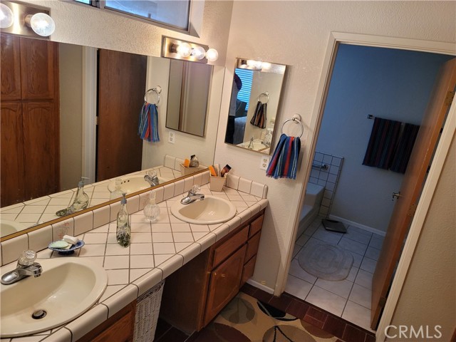 21291 Ramona Avenue, Apple Valley CA: https://media.crmls.org/medias/2d2842de-b114-4a1e-b34f-cd455b384a22.jpg
