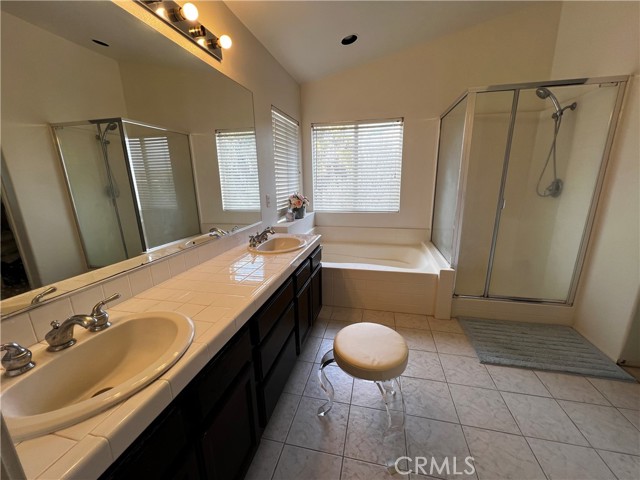 Detail Gallery Image 34 of 60 For 26662 Isabella Pkwy, Canyon Country,  CA 91351 - 4 Beds | 2/1 Baths