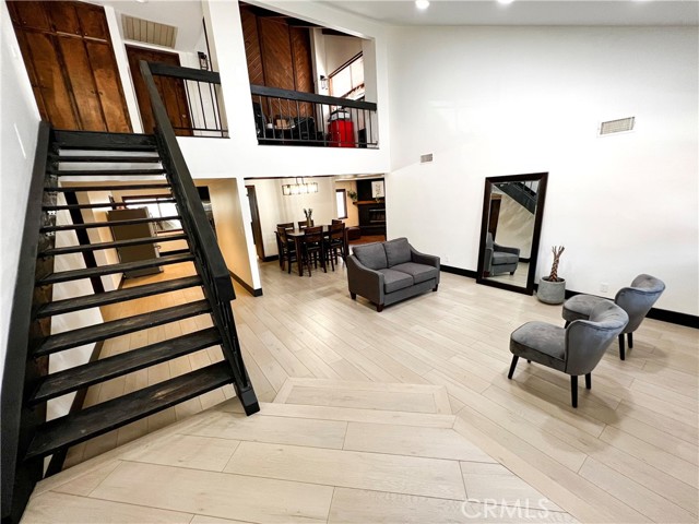 9800 Sunland Boulevard photo 4