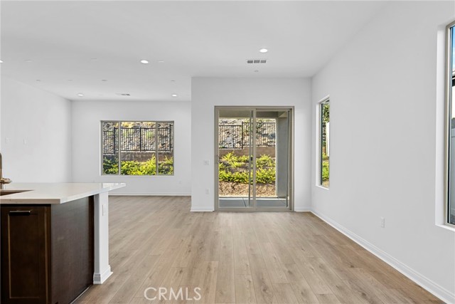 Detail Gallery Image 2 of 26 For 11920 Shadeland, Corona,  CA 92883 - 2 Beds | 2 Baths