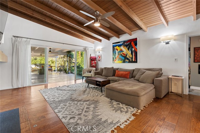 4835 Almidor Avenue, Woodland Hills CA: https://media.crmls.org/medias/2d28ffb9-248b-4951-be61-6fed183aebd2.jpg