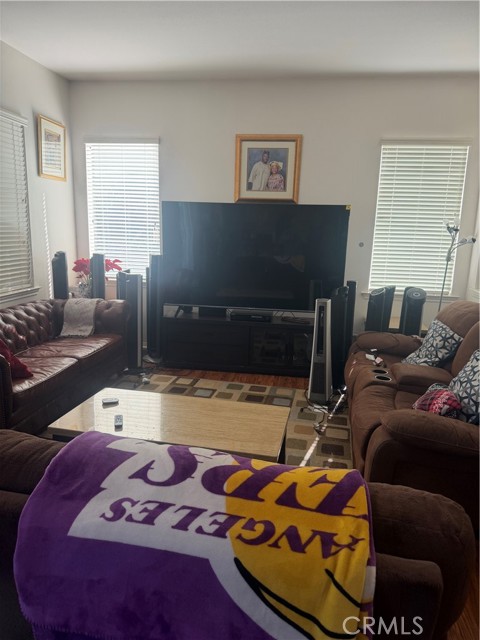 Detail Gallery Image 22 of 63 For 28512 Meadow Heights Ct, Canyon Country,  CA 91387 - 6 Beds | 3 Baths