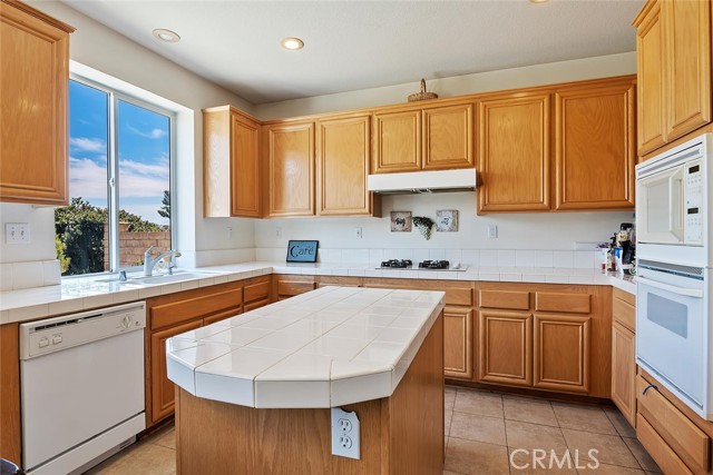 11884 Mariposa Bay Lane, Porter Ranch CA: https://media.crmls.org/medias/2d2a5f62-338a-4771-b67d-cb382d896de6.jpg