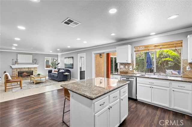 Detail Gallery Image 9 of 37 For 74 Linhaven, Irvine,  CA 92602 - 5 Beds | 3/1 Baths