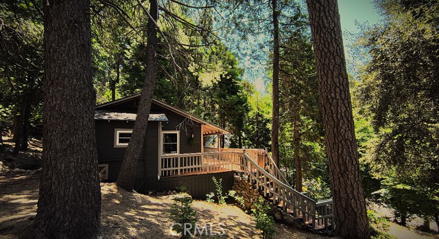 23739 Skyland Drive, Crestline CA: https://media.crmls.org/medias/2d2ad3b2-a427-414a-be4b-c10a96af1119.jpg