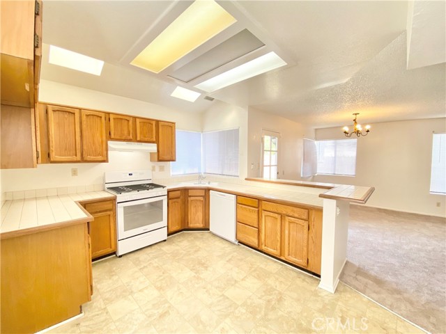 11369 Weinhart Court, Moreno Valley CA: https://media.crmls.org/medias/2d2c84bb-5824-4d9f-9629-e758d753bc77.jpg