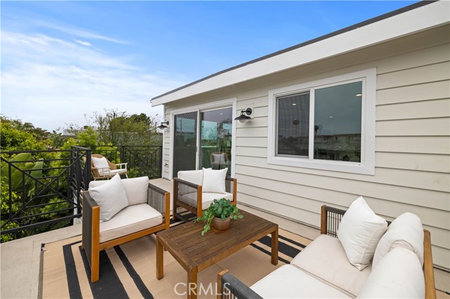 1212 19th Street, Hermosa Beach, California 90254, 4 Bedrooms Bedrooms, ,4 BathroomsBathrooms,Residential,For Sale,19th,SB26062974