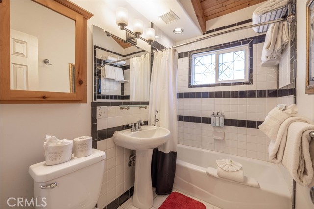 Detail Gallery Image 19 of 28 For 41063 Pennsylvania, Big Bear Lake,  CA 92315 - 2 Beds | 1 Baths