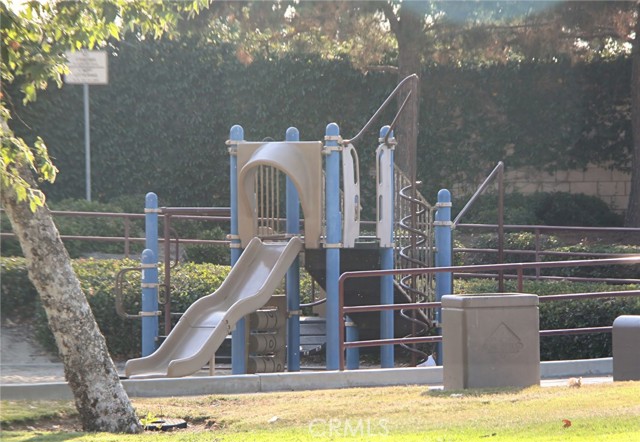 555 Maine Avenue, Long Beach CA: https://media.crmls.org/medias/2d2e4ea0-ea5a-4e3b-af51-39949d8e8a41.jpg
